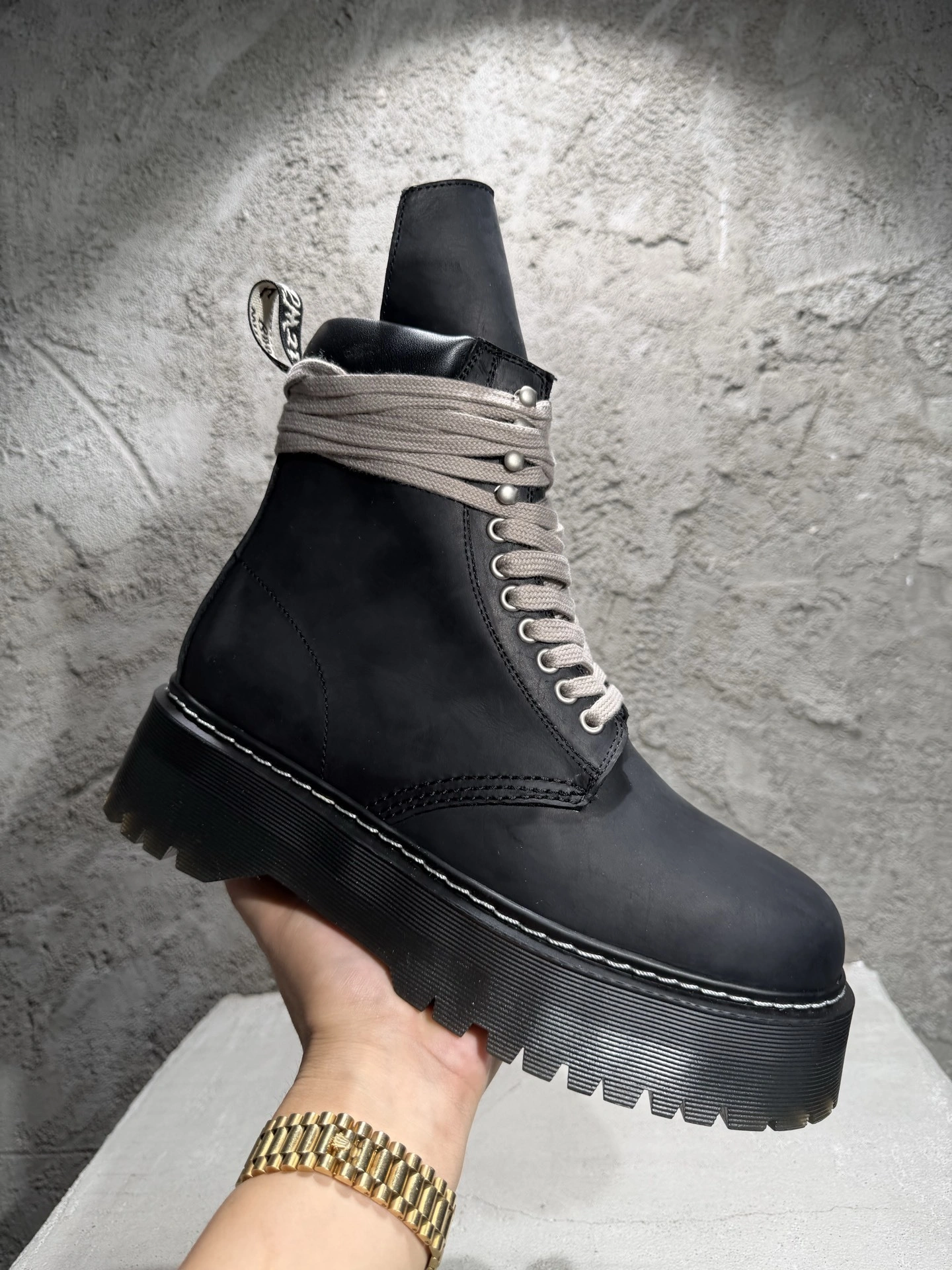 OOBB--Ow59s DM02E68139001-09  DW02E68139001-09 Ow59s x Dr.Martin Calfskin cowhide item:F-X409B0223B